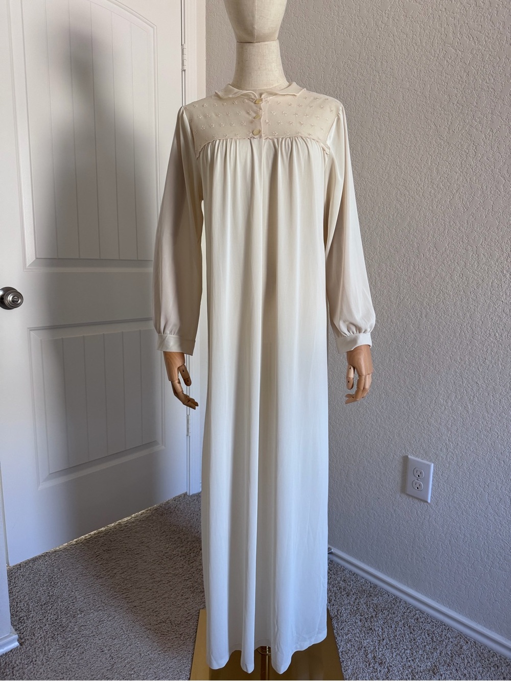 Vintage Lorraine nightgown size Medium